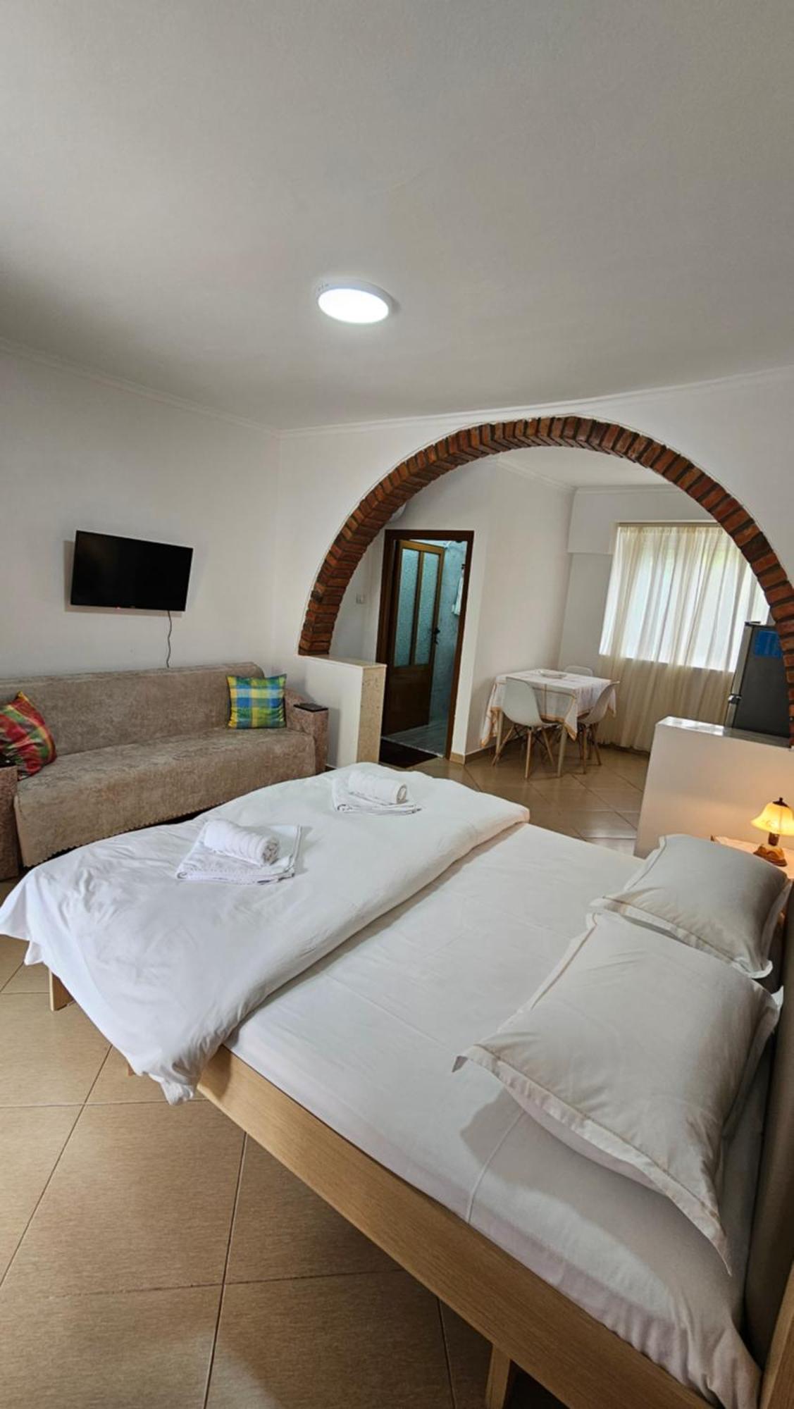 Aliaj Guest House 培拉特 外观 照片